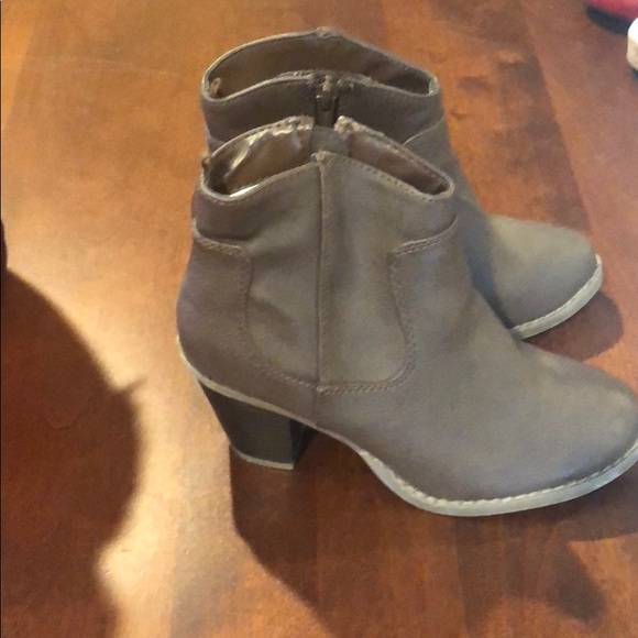 Old navy booties - Picture 2 of 3